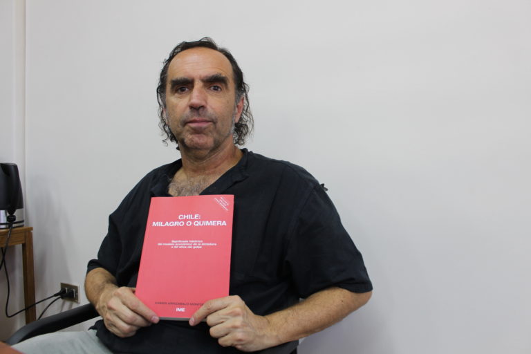 El retorno de «Chile: Milagro o Quimera»: el Dr. Xabier Arrizabalo re lanzó una nueva edición de su libro en la Facultad de Ciencias Sociales